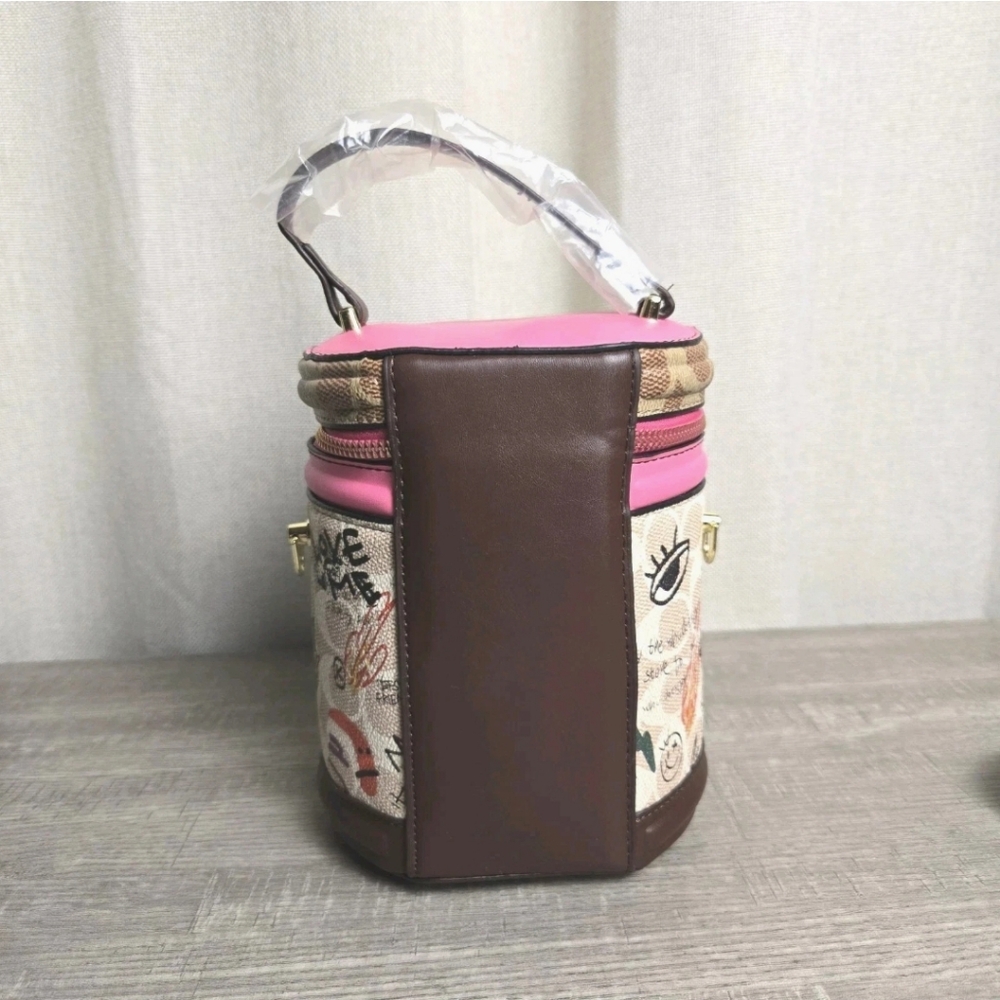 Bear Grafitti Teddy Bear Print Round Bucket Bag Crossbody NWOT - Picture 6 of 10